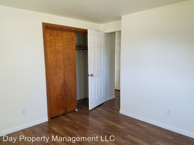 Building Photo - 2064-2066 Marlee Ln