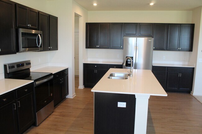 Foto del edificio - Brand New 5 BR in Avon w/Free Cable & Inte...