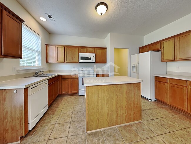 Building Photo - 6016 Glen Way Drive