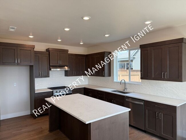 Building Photo - 60948 SE Apollo Pl