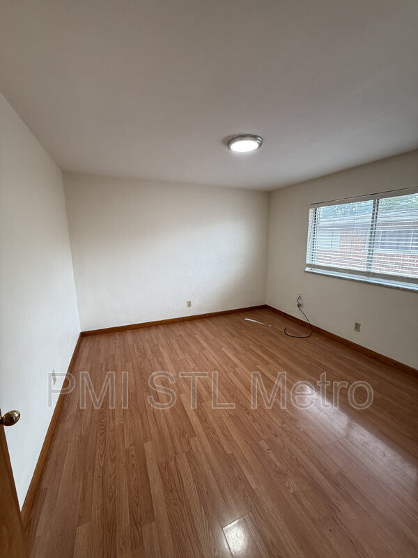 Building Photo - 4838 S Broadway St