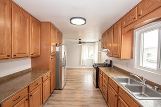 Building Photo - 1405 Skyline Dr