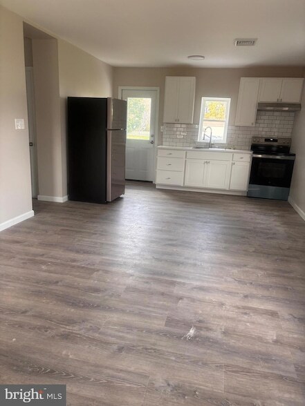 Building Photo - 113 N Hook Rd