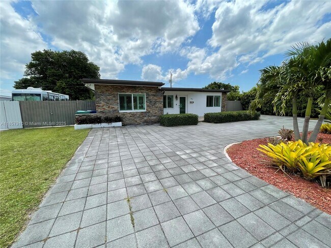 Building Photo - 4161 SW 102nd Ave