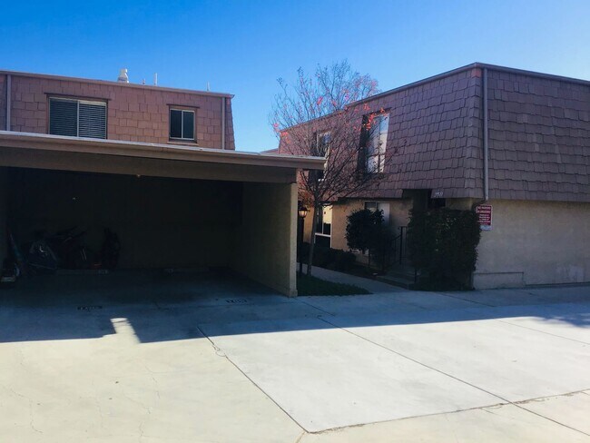Building Photo - View Liberty Canyon Condo, Agoura Hills