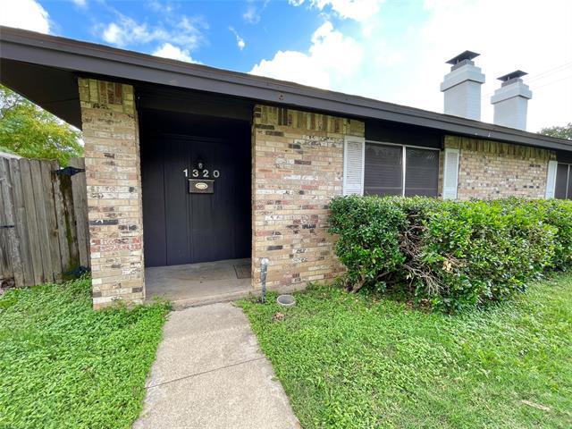 Primary Photo - 1320 Willow Wood Ct