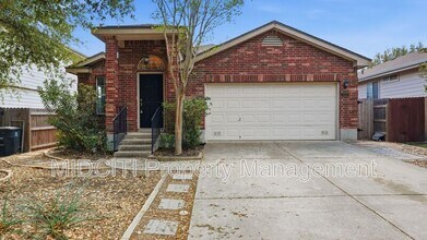 Building Photo - 2432 Medina Dr