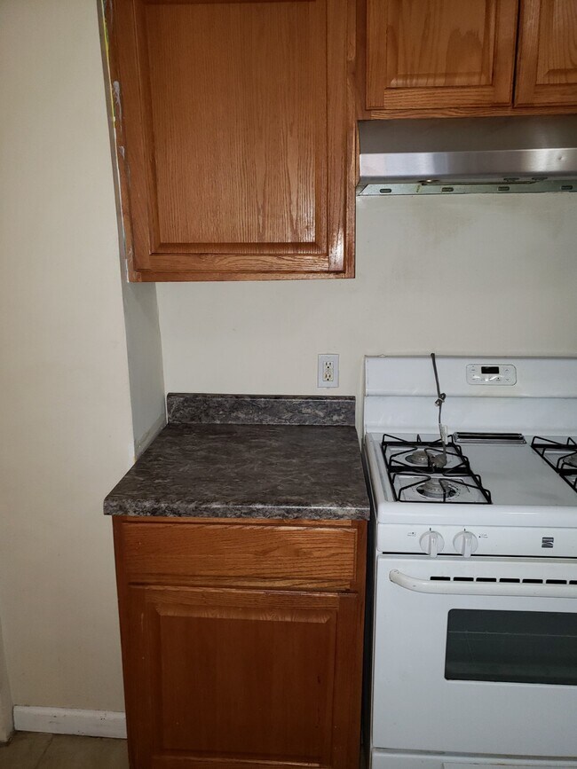 Building Photo - 812 Quincy Avenue, Unit 2nd floor