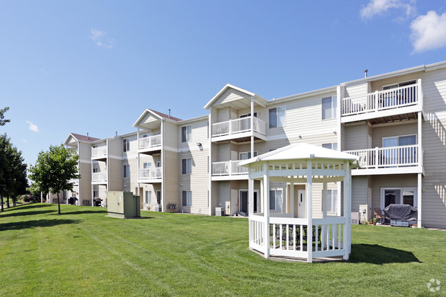 Building Photo - Lyncrest Apartment Homes