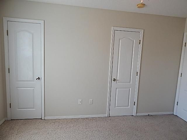 Foto del edificio - Townhouse with Pool Access. Assigned parking!
