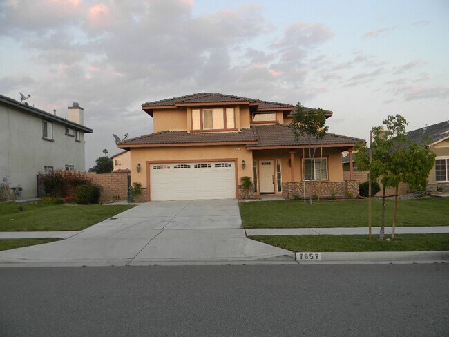 Foto del edificio - Nice Fontana 4 bed 3 bath house