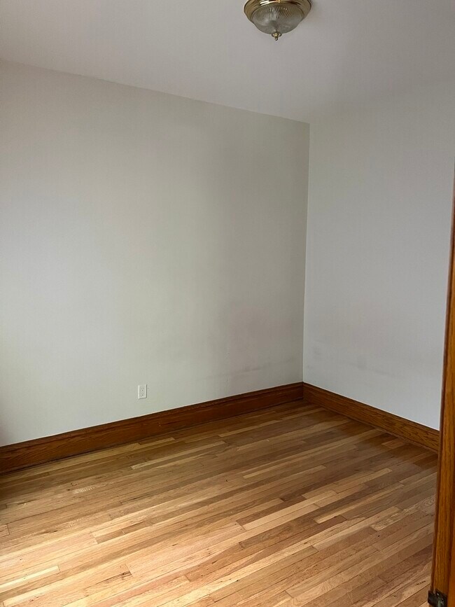 Foto del edificio - 6327 N Lakewood Ave