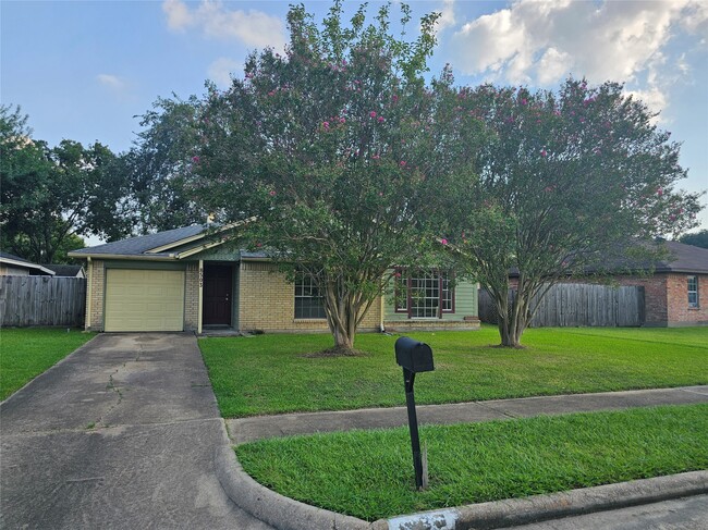 Foto del edificio - 8503 Fairbrook Ln