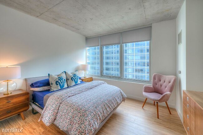 Building Photo - 2 br, 2 bath Condo - 162 N Des Plaines