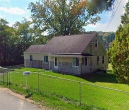 Building Photo - 302 South Dr