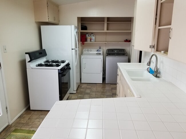 Foto del edificio - 3849 W 172nd St