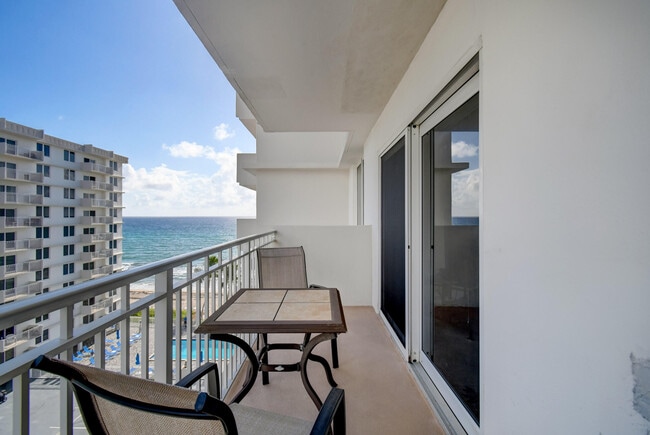 Foto del edificio - 3221 S Ocean Blvd