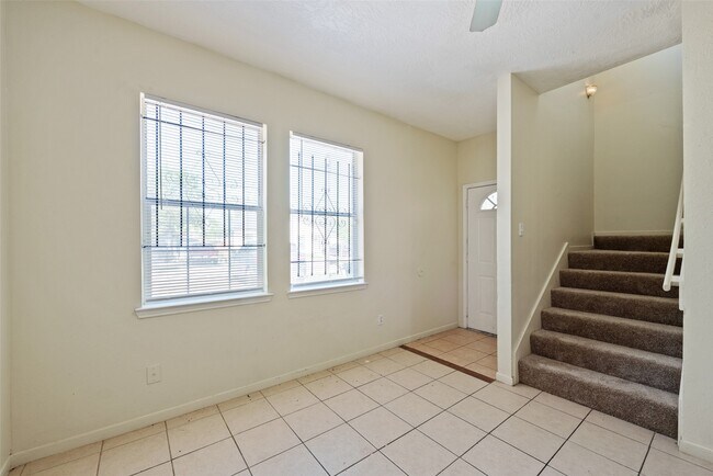 Foto del edificio - 6827 Dumble St