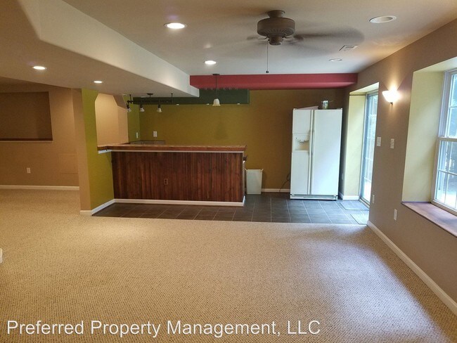 Foto del edificio - 5 br, 3.5 bath House - 12115 Kingswood Blvd