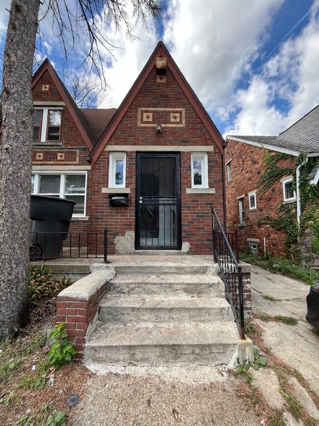 Building Photo - 16605 Stansbury Ave