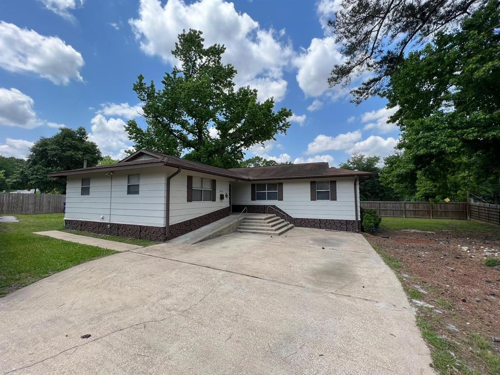 3058 Old Colony Rd, Huntsville, TX 77320 House Rental in Huntsville
