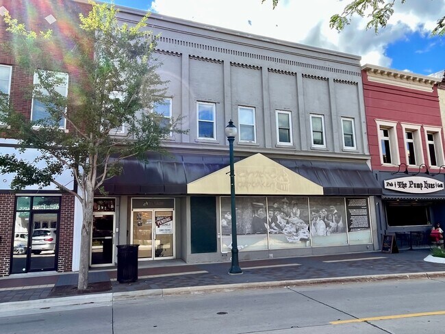 Building Photo - 315 Main St