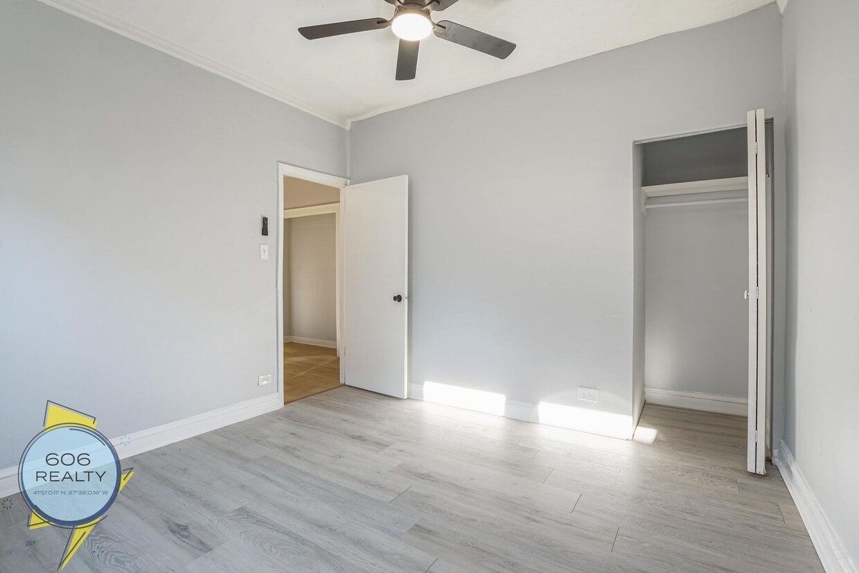 Building Photo - 5250 S Drexel Ave