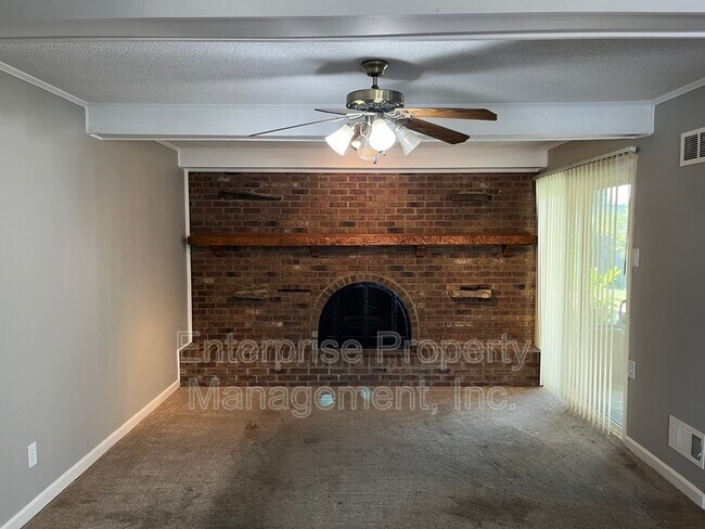 Foto del edificio - 4987 Leven Rd