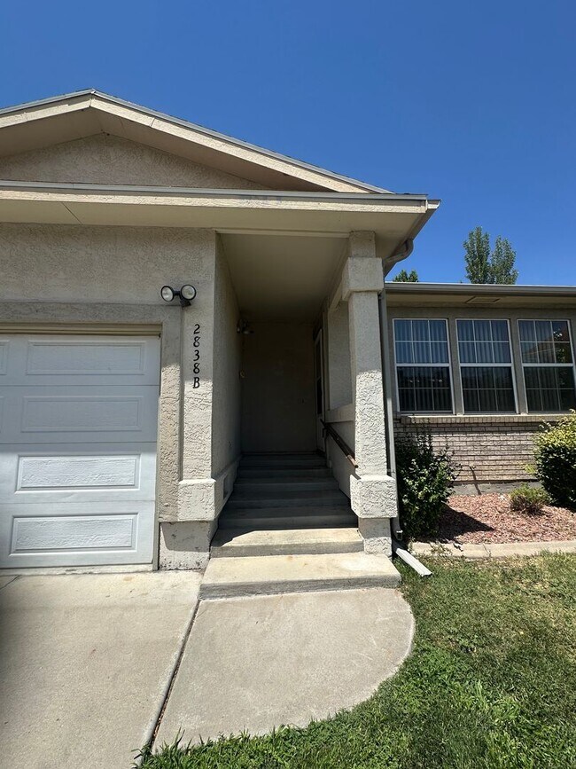 Foto del edificio - Spacious 2 Bed, 2 Bath Townhome