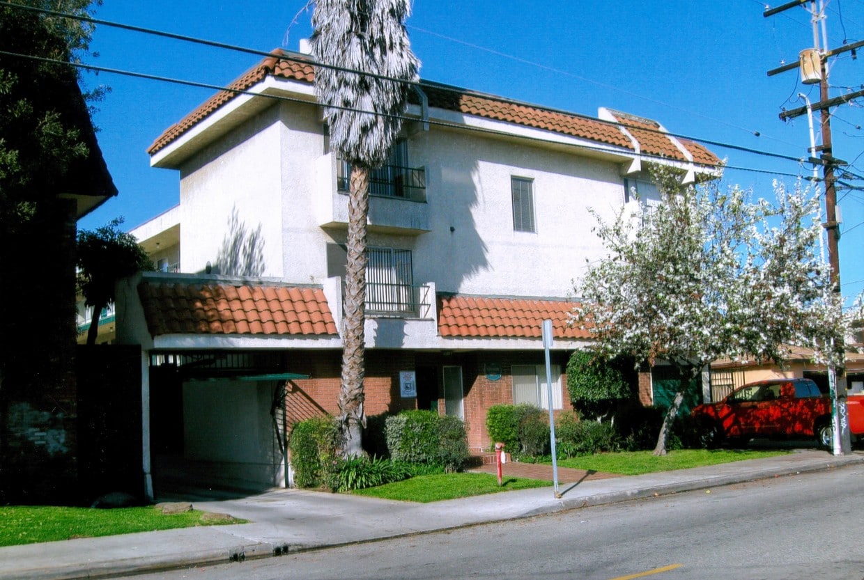Primary Photo - 14123 Yukon Ave