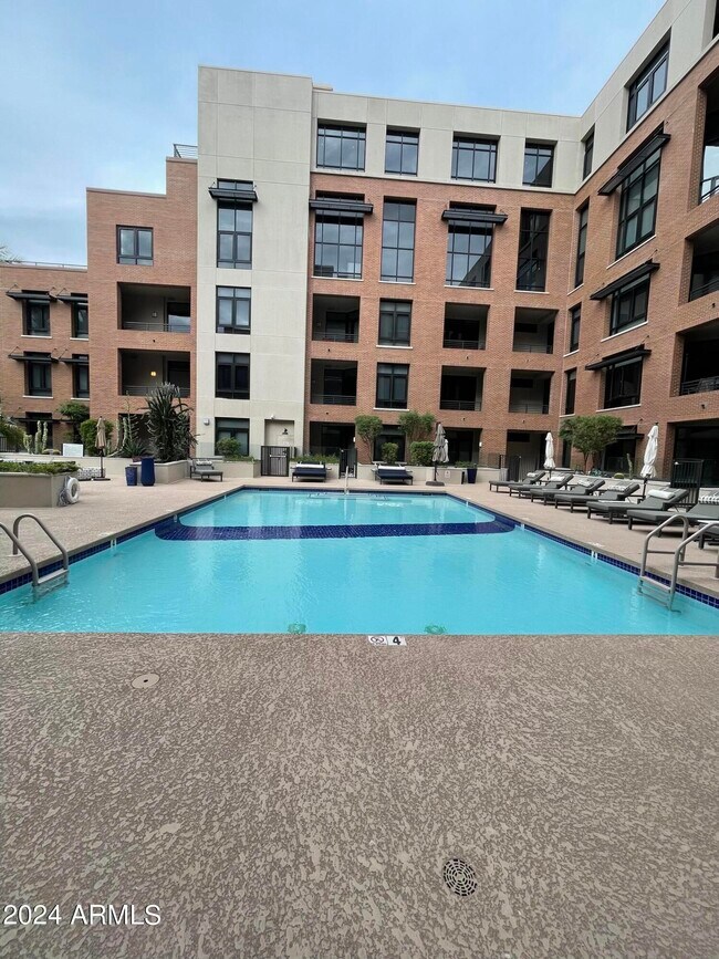 Foto del edificio - 7301 E 3rd Ave