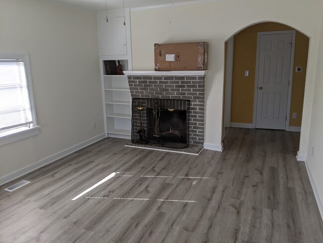 Building Photo - 509 Burlington Ave