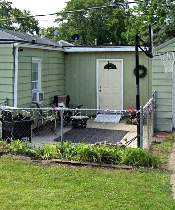 Foto del edificio - 1657 N Adams St