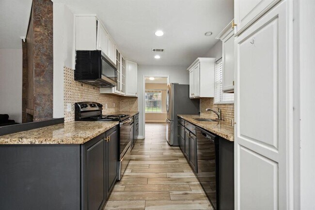 Foto del edificio - 4023 Broken Elm Dr