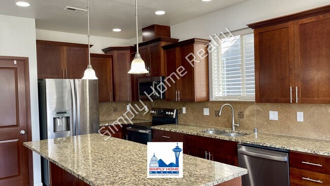 Foto del edificio - Welcome to this Spacious 4 bedroom, 3.5 bath Home in the Heart of Yelm!