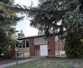 Building Photo - 2 St Lawrence Crescent