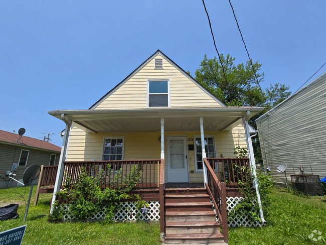 Building Photo - 1302 N 28th St