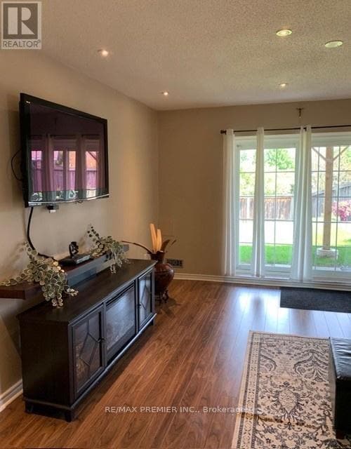 Photo du bâtiment - 72 Booker Dr