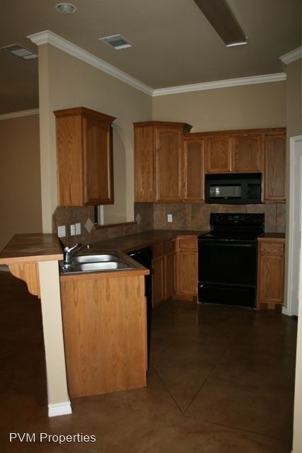 Building Photo - 3 br, 2 bath Apartment - 3000 Breton