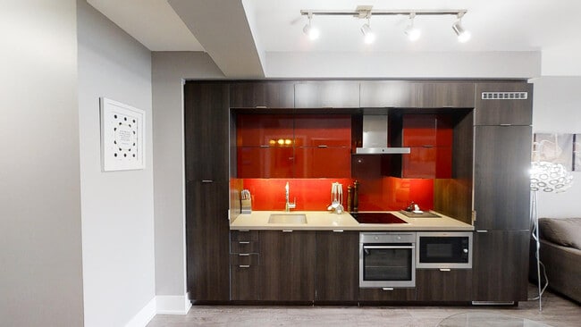 Photo du bâtiment - 300 Front St W