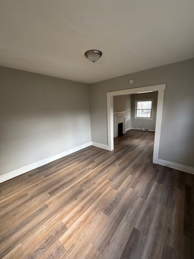 Building Photo - 421 Pritz Ave