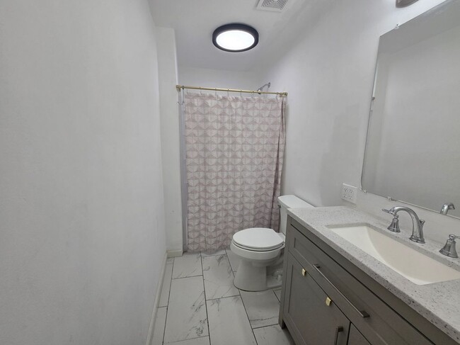 Building Photo - 108 W Acheson St