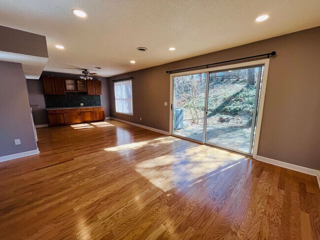 Building Photo - Updated 3 Bedroom, 2.5 Bath Townhome Close...