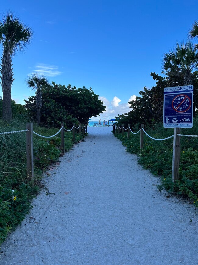 View of beach access - 5555 Collins Ave