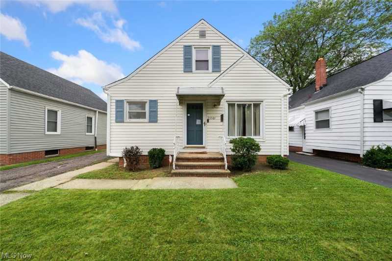 Primary Photo - 23501 Hartland Rd