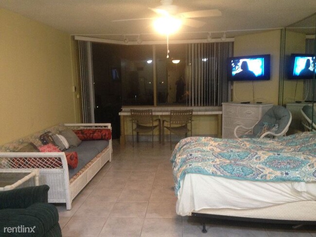 Foto del edificio - 1 br, 1 bath Condo - 8817 Thomas Dr