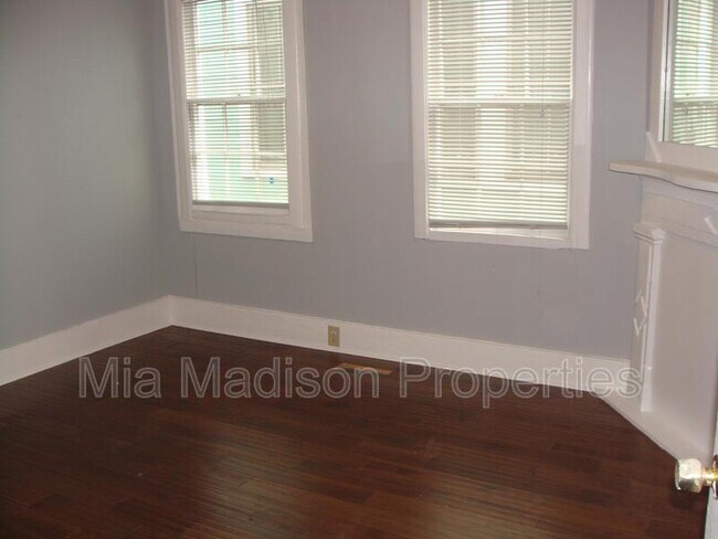Foto del edificio - 416 E 31st St