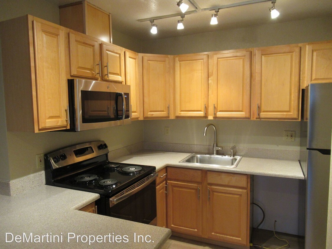 Primary Photo - 9227 Woodlawn Ave N