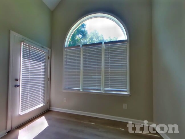 Foto del edificio - 1060 Middlebrooke Dr