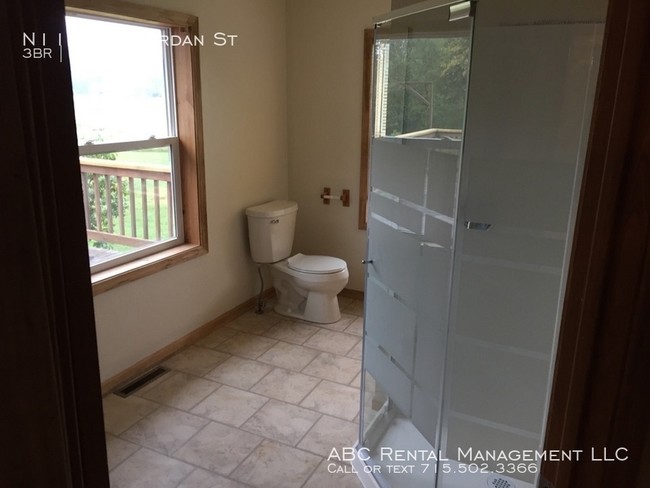 Building Photo - Beautiful Elcho Home